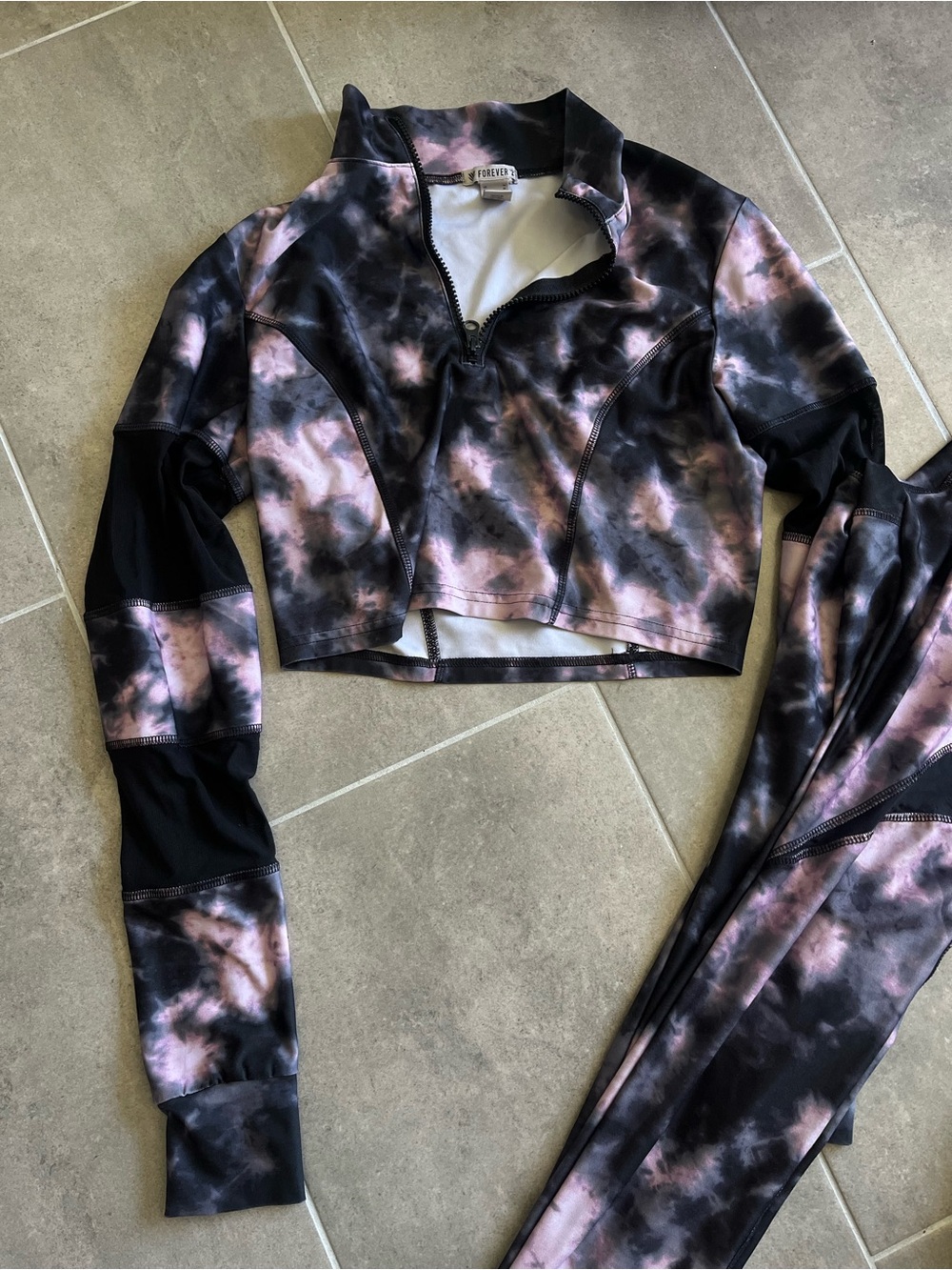 Forever 21 Tie-Dye Black & Dusty Pink Active Set - Cropped Jacket + Leggings - Picture 2 of 4